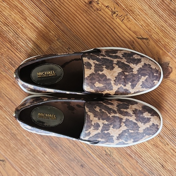 Shoes - Picture 2 of 5